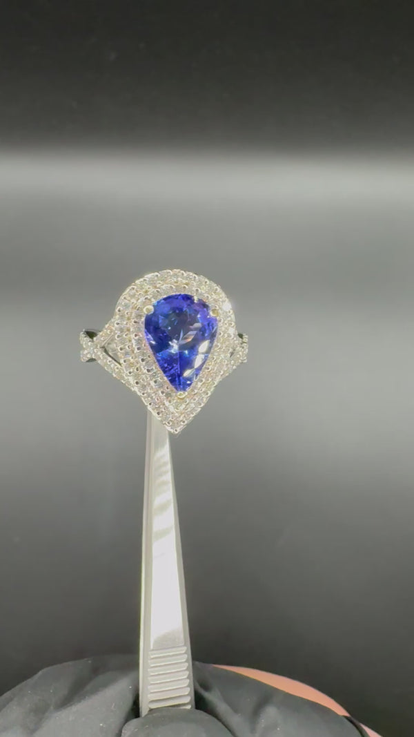 Modern white gold ring in 18 carat with very fine tanzanite and brilliant-cut diamonds