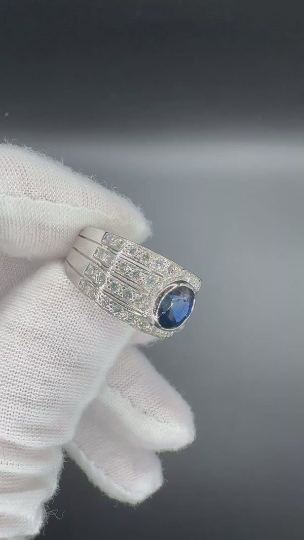 Eindrucksvoller Ring in 18 Karat Weißgold mit augenreinem Saphir und Brillanten