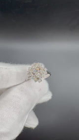Steinbetonter Ring in 14 Karat Weißgold mit feinen Brillanten