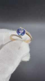 Moderner Ring in 14 Karat Gelbgold mit hochfeinem Tansanit & Brillanten