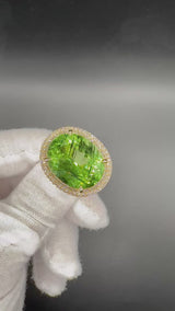 Einmaliger Ring in 14 Karat Gelbgold mit riesigem Peridot & Brillanten