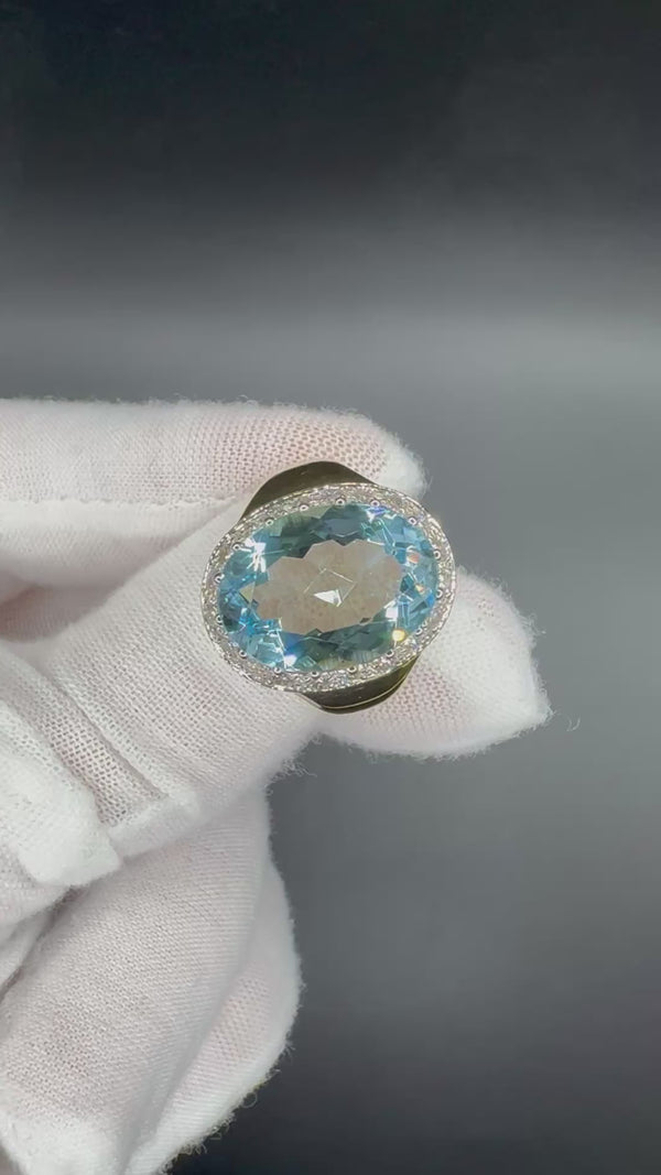 Edler Ring in 18 Karat Gelbgold mit augenreinem Aquamarin & Brillanten