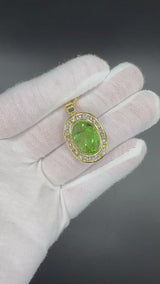 Edler Anhänger in 18 Karat Gelbgold mit großem Peridot & Brillanten