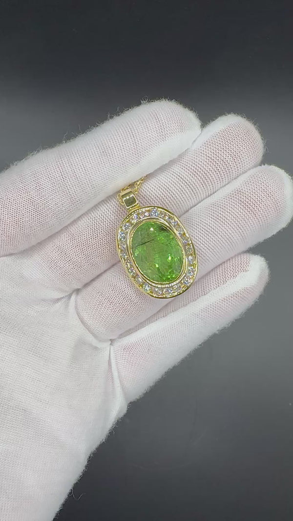Edler Anhänger in 18 Karat Gelbgold mit großem Peridot & Brillanten