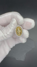 Moderne Madonna Anhänger in 18 Karat Gold mit Brillanten