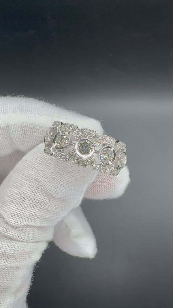 Ausgefallener Ring in 18 Karat Weißgold mit feinen Brillanten & Diamanten