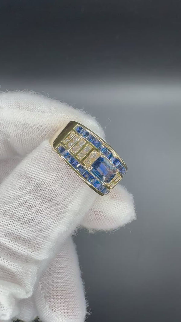Ausgefallener Ring in 18 Karat Gelbgold mit leuchtend blauen Saphiren und Brillanten