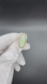 Eleganter Ring in 14 Karat (585) Gelbgold mit großem Opal