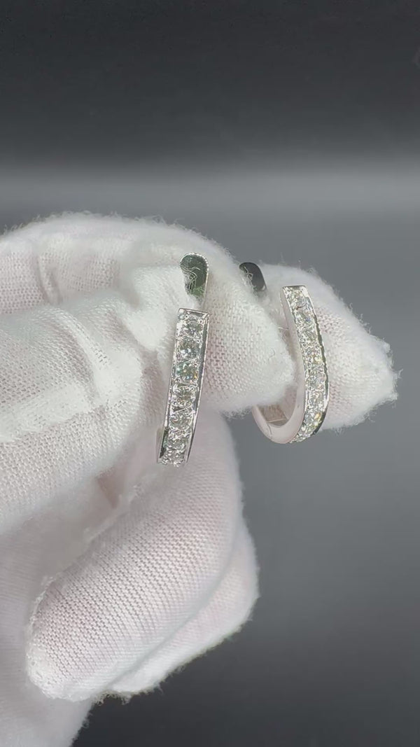Moderne Kreolen in 18 Karat (750) Weißgold mit feinen Brillanten