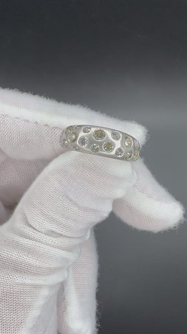 Edler Sternenhimmel-Ring in 14 Karat Weißgold mit Brillanten