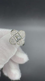 Eleganter Ring in 14 Karat Weißgold mit Brillanten