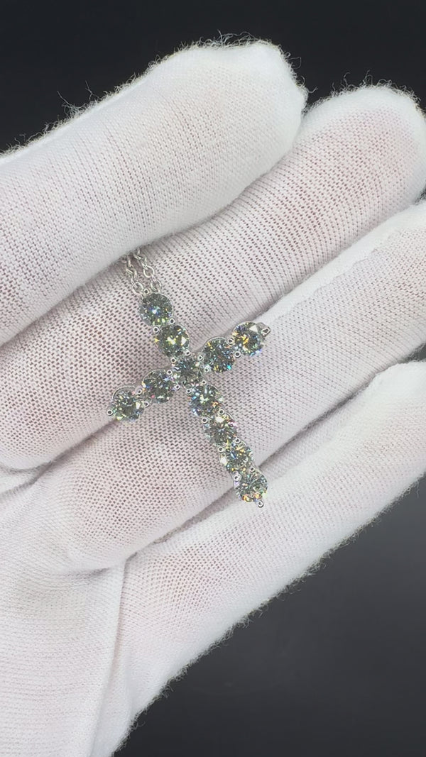 Spektakuläres Brillantkreuz in 18 Karat Weißgold – 3,53 Karat Feuer