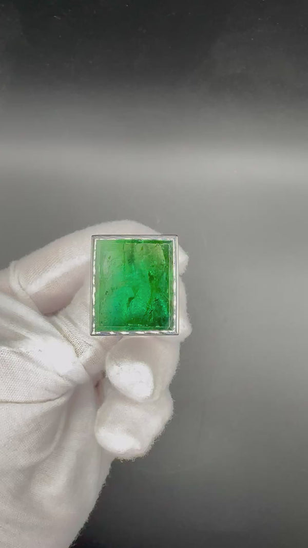 Einmaliger Ring in 18 Karat Weißgold mit beeindruckendem Turmalin