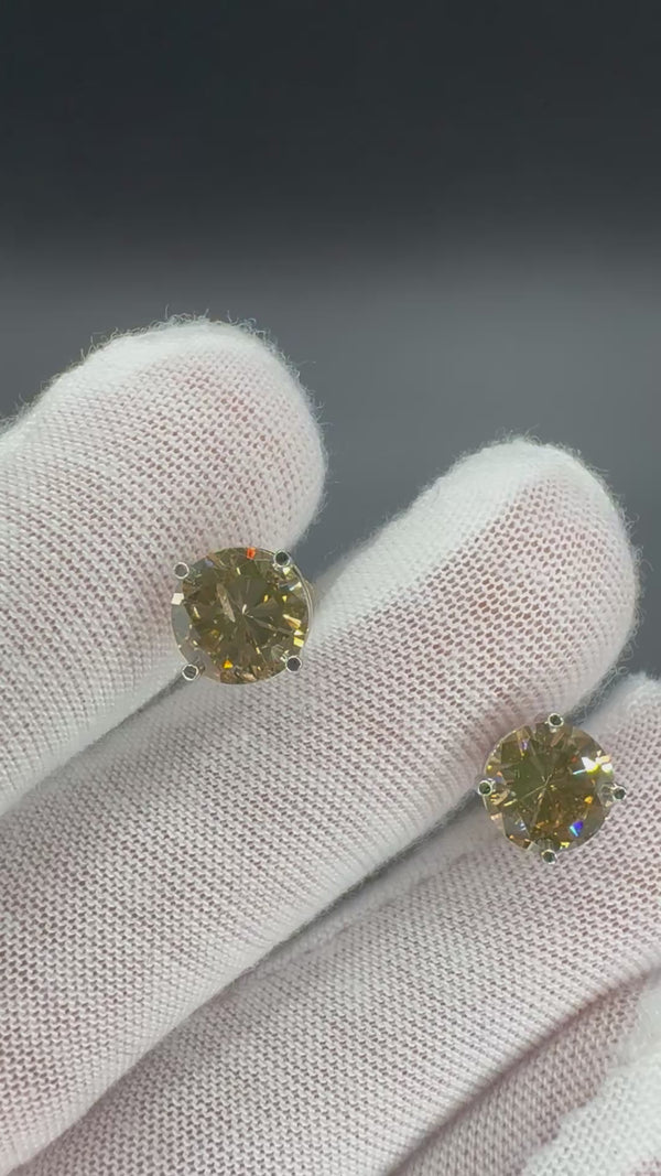 Riesige Brillantstecker in 18 Karat Weißgold mit fancy Brillanten