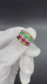 Dominanter Ring in 18 Karat Gelbgold mit Rubinen, Smaragden & Brillanten