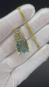 Handgefertigter Anhänger in 14 Karat Gelbgold mit Aquamarin & Brillanten