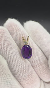 Zeitloser, steinbetonter Anhänger in 14 Karat Gelbgold mit Amethyst & Brillant