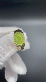 Massiver Ring in 18 Karat Gelbgold mit leuchtendem Peridot