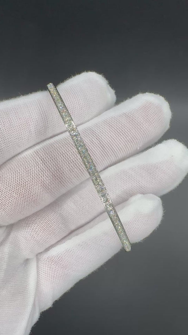 Edler Armreif in 950er Platin mit 1,45 Karat hochfeinen Brillanten