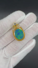 Besonderer Anhänger in 18 Karat Gelbgold mit Brillant & Opaldublette