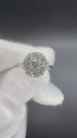 Zeitloser Cocktail Ring in 14 Karat Weißgold mit feinen Brillanten