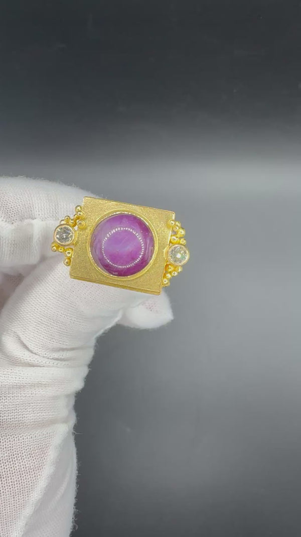 Einmaliger Ring in 21,6 Karat Gelbgold mit Stern-Rubin & Brillanten