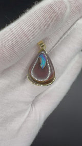 Eleganter Anhänger in 14 Karat Gelbgold mit australischem Boulderopal