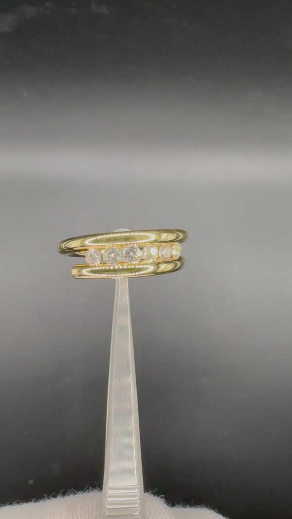 Eleganter Designerring in 14 Karat Gelbgold mit lebhaften Brillanten