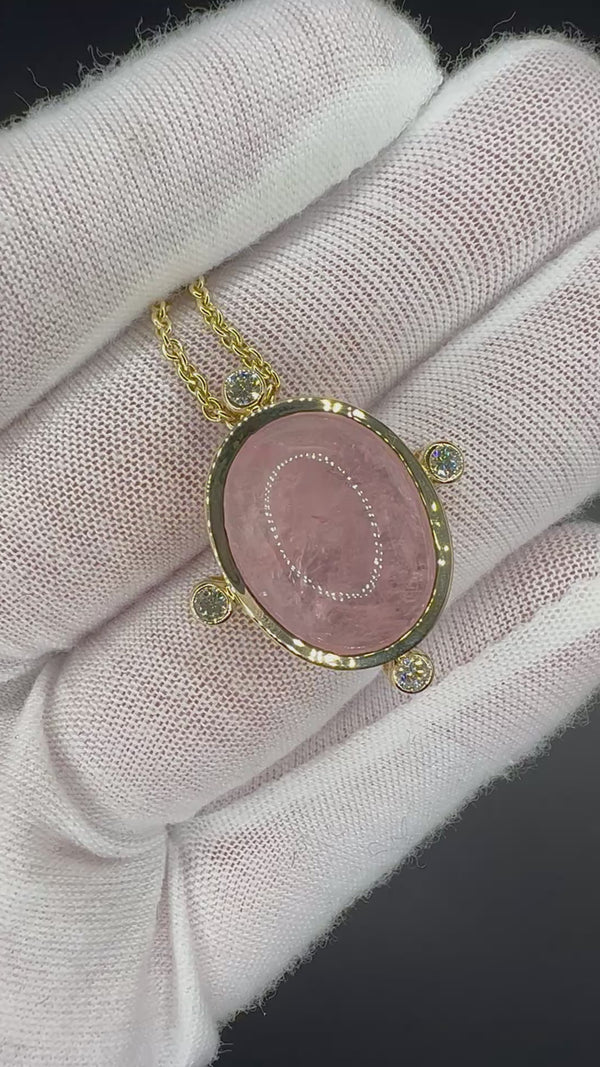 Eleganter Anhänger in 14 Karat Gelbgold mit rosa Morganit & Brillanten
