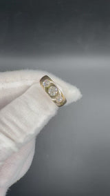 Zeitloser Vintage-Ring in 14 Karat Gelbgold mit drei Altschliff-Diamanten
