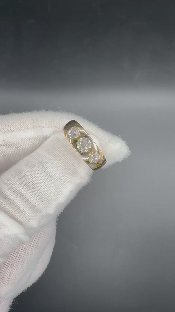 Zeitloser Vintage-Ring in 14 Karat Gelbgold mit drei Altschliff-Diamanten