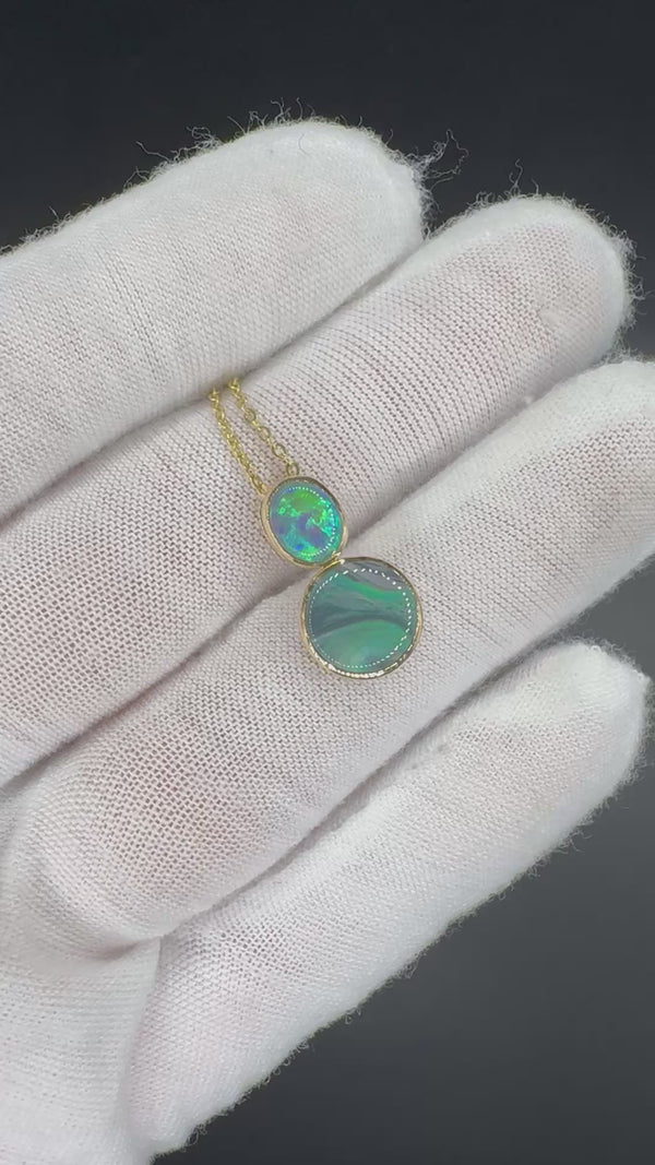 Eleganter Anhänger in 14 Karat Gelbgold mit australischen Opalen