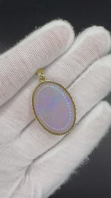 Eleganter Anhänger in 14 Karat Gelbgold mit Opal