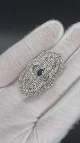Beeindruckende Brosche in 14 Karat Weißgold mit Saphir & Diamanten