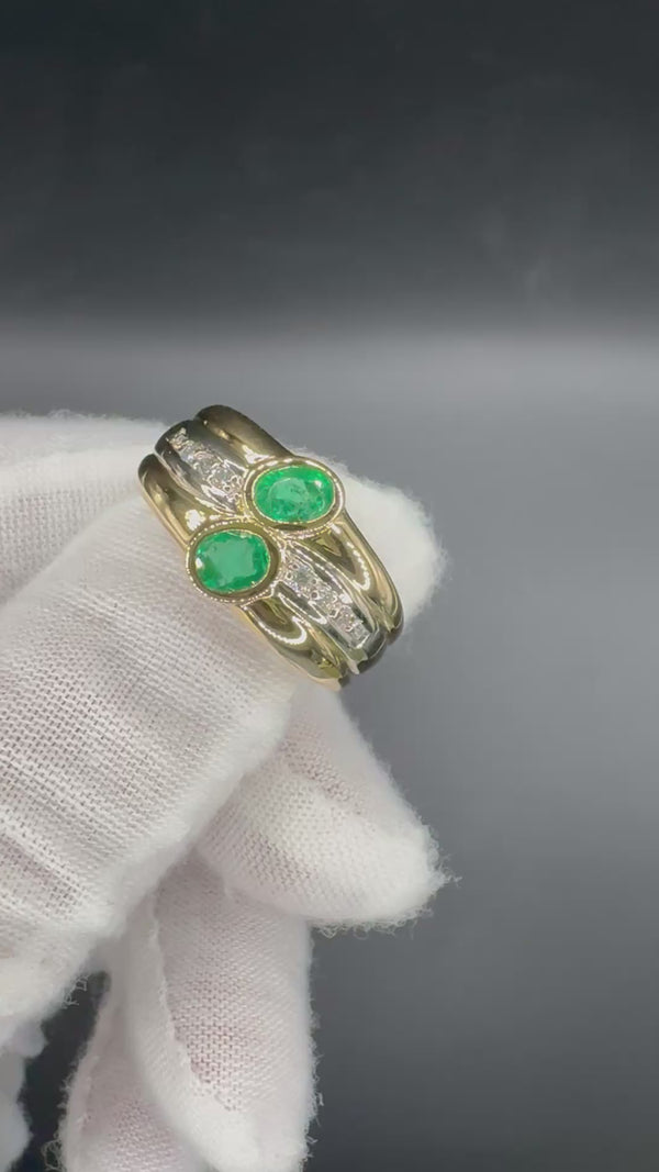 Handgefertigter Ring in 18 Karat Gelbgold mit Smaragden & Brillanten