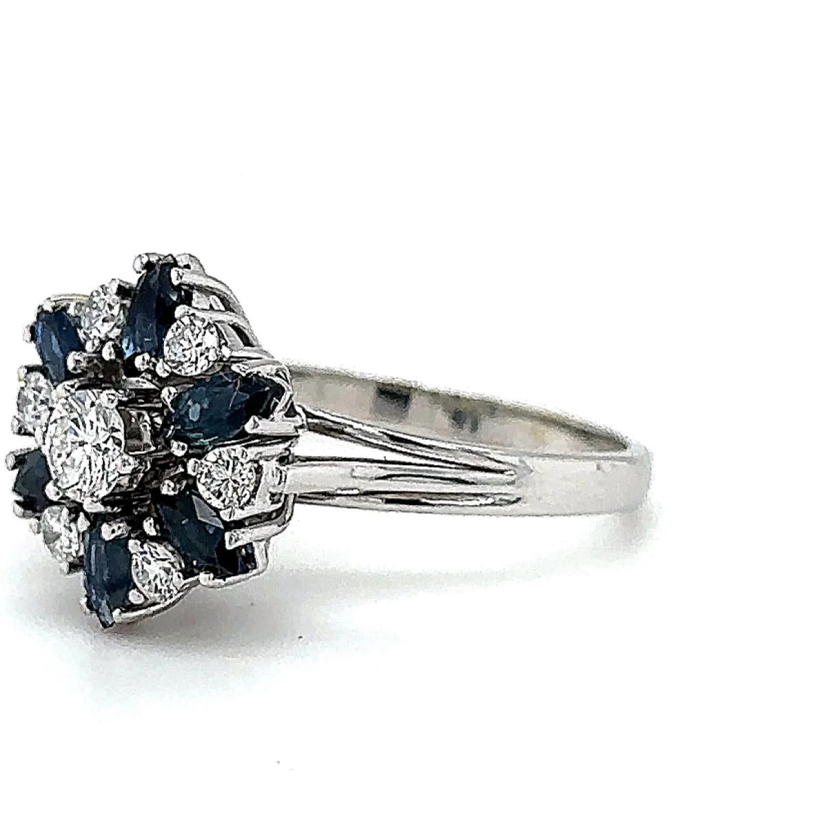 Hochwertiger Entourage Ring in 14 Karat (585) Weißgold mit Saphiren & Brillanten