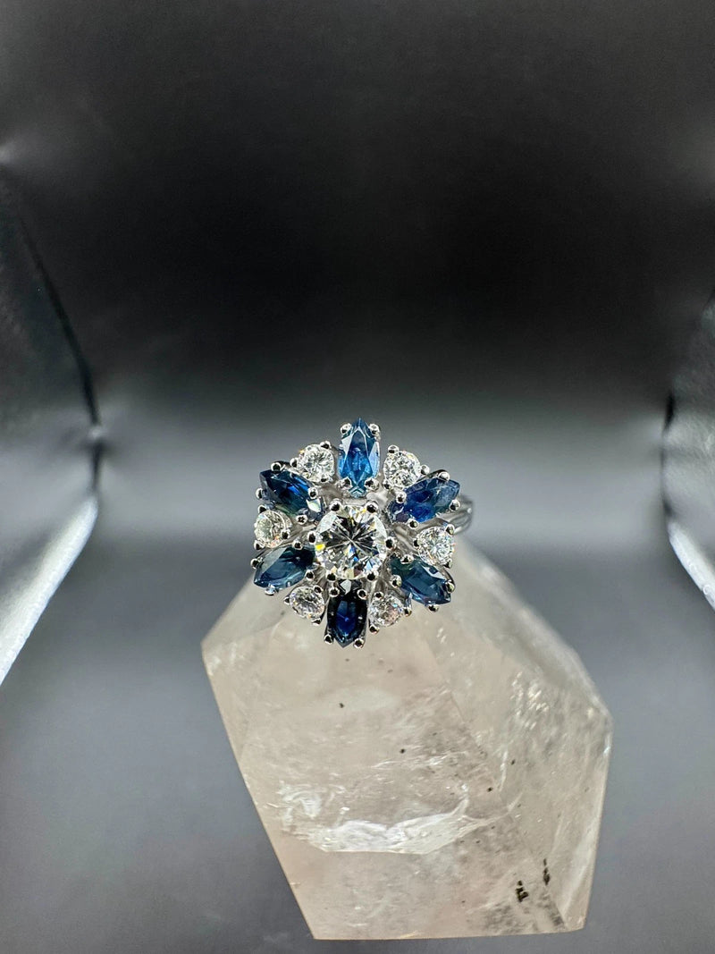 Hochwertiger Entourage Ring in 14 Karat (585) Weißgold mit Saphiren & Brillanten