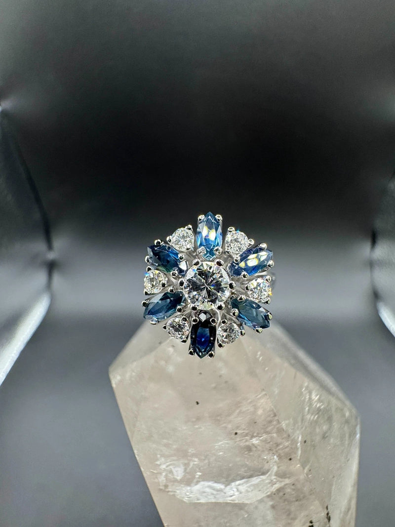 Hochwertiger Entourage Ring in 14 Karat (585) Weißgold mit Saphiren & Brillanten