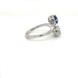 Ring in 18 carat (750/-.) white gold with brilliant-cut diamonds and sapphire