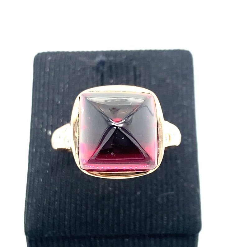 Ring in 18k rose gold with a rhodolite and brilliant-cut diamonds