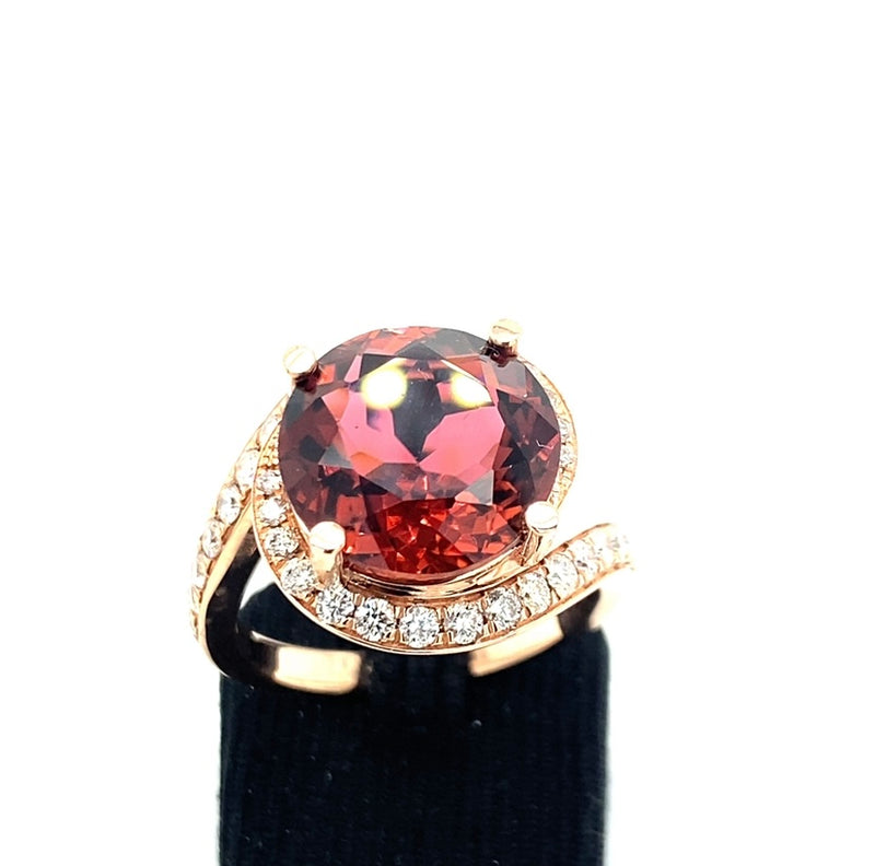 Rose gold ring in 585/-. with a tourmaline and diamonds