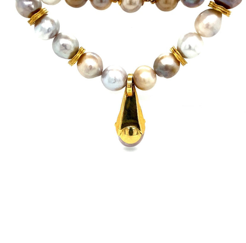 Natural colored pearl necklace with 18k yellow gold pendant with brilliants