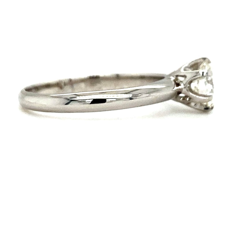 Timeless solitaire ring in 18 carat white gold with a diamond