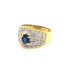 Bicolor ring in 18 carat with brilliant-cut diamonds and blue sapphire