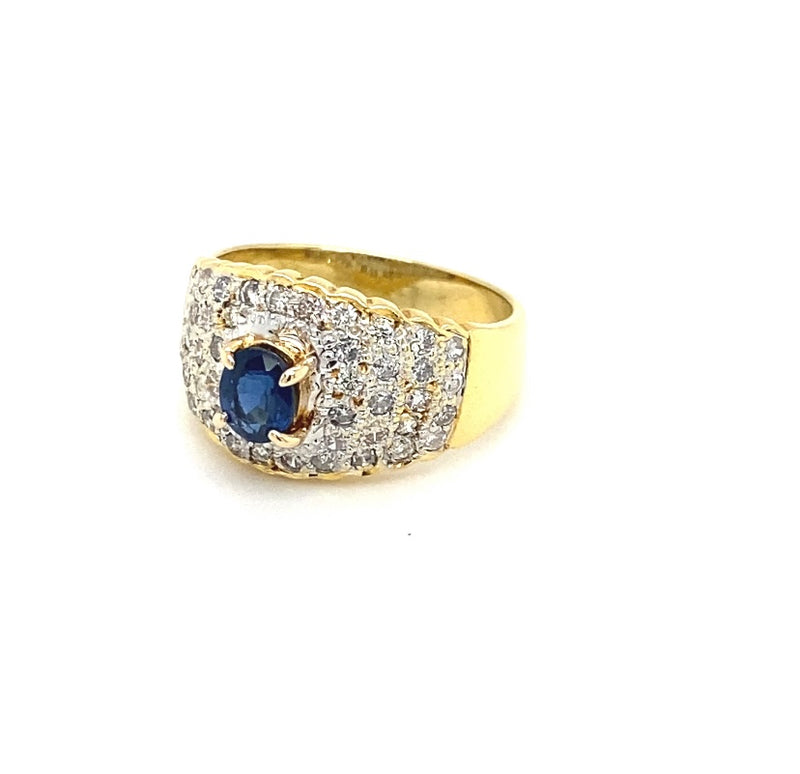 Bicolor ring in 18k with brilliants and blue sapphire