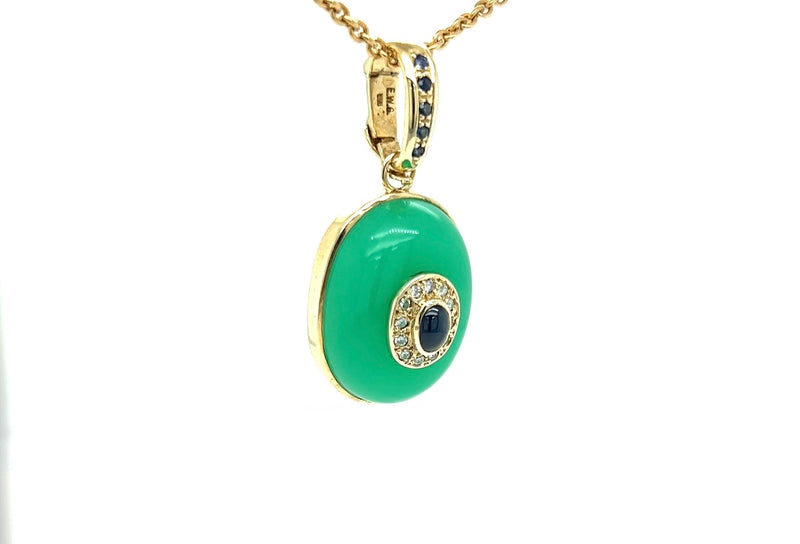Pendant in 14 carat yellow gold with chrysoprase, diamonds and sapphires, with anchor chain