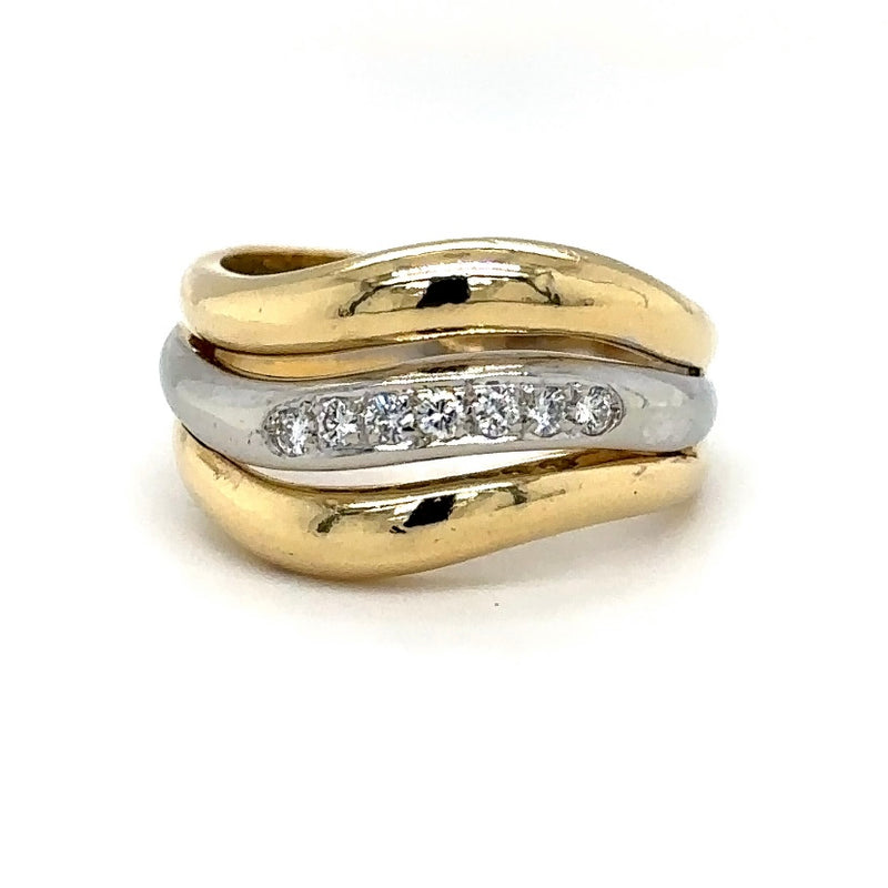 Handcrafted, elegant bicolor ring in 18 carat with fine diamonds