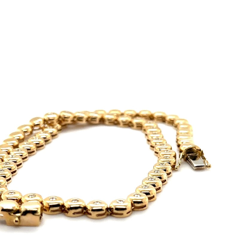 Tijdloze ketting van 14 karaat geelgoud met briljant geslepen diamanten