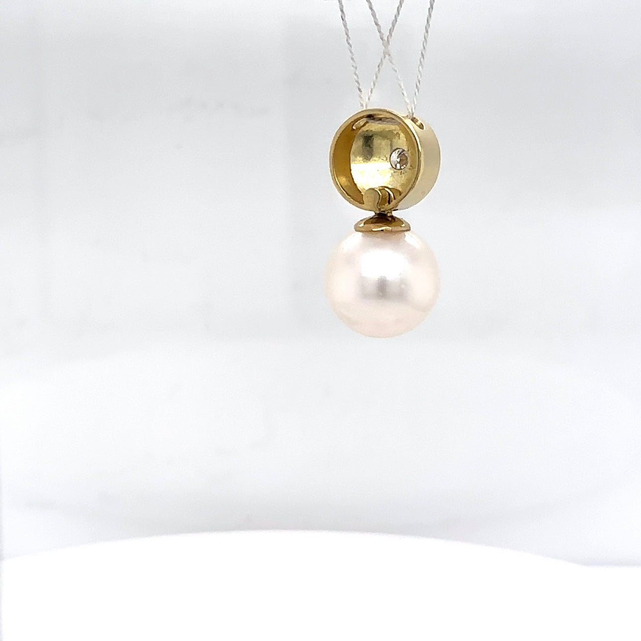 Zeitloser Perlanhänger in 14 Karat Gelbgold mit Brillant