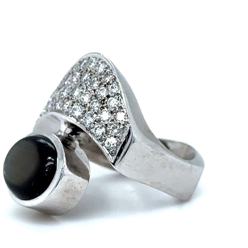 Handgemaakte witgouden ring van 18 karaat met briljant geslepen diamanten &amp; maansteen